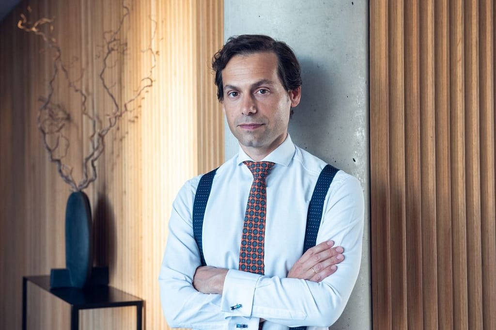 Álvaro Sáez ajuda estrangeiros: aconselhamento especializado